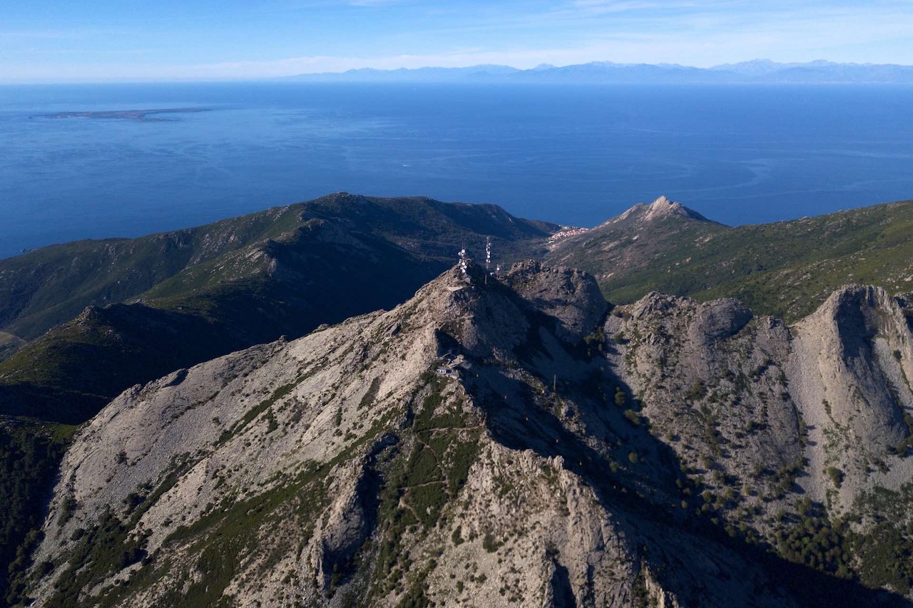 Vista aerea del Monte Capanne fotografato da un drone