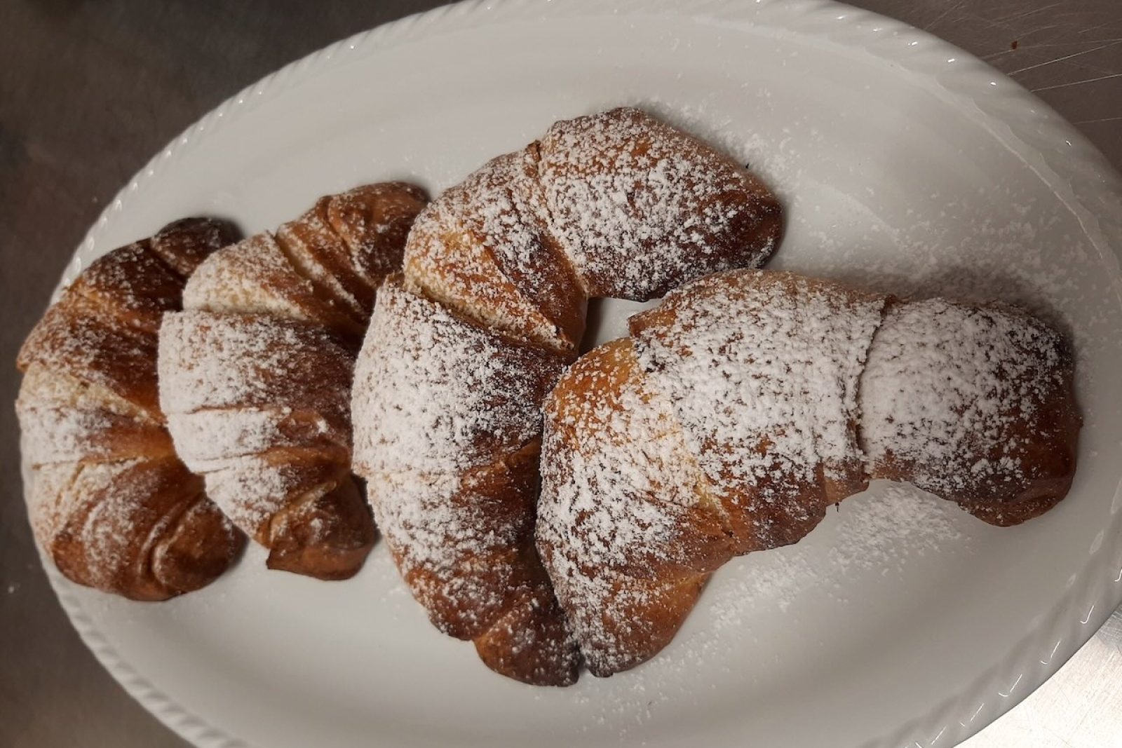 Croissant serviti a colazione al B&B Capo al Piano